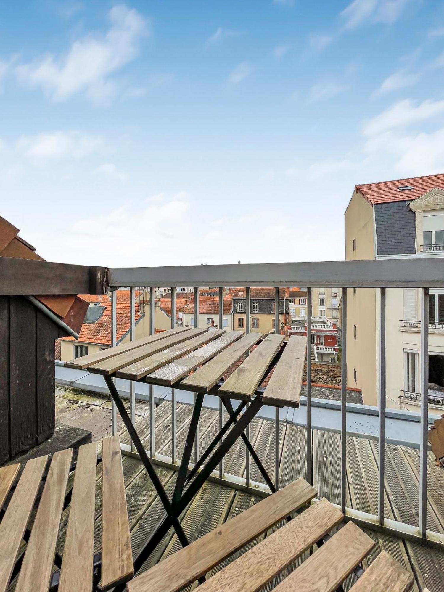 Pied-A-Terre A Montlucon Apartment Exterior photo